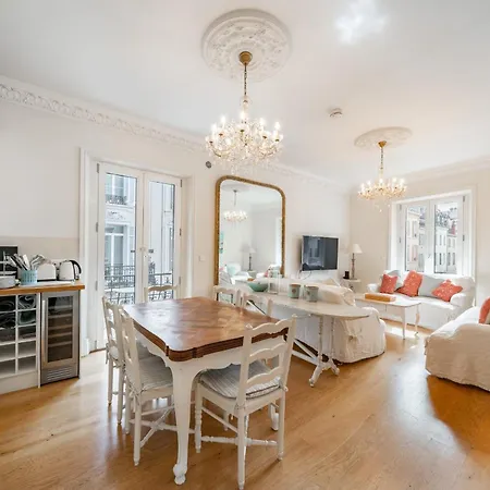 Truly Amazing 3 Bedrooms Center!! Daire