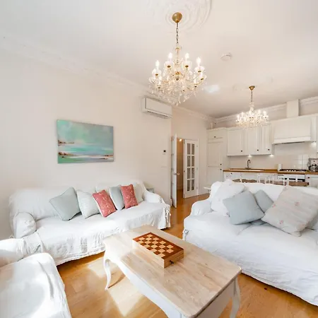 Truly Amazing 3 Bedrooms Center!!