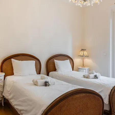 Truly Amazing 3 Bedrooms Center!!