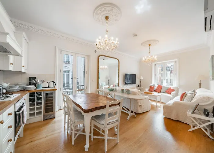 Truly Amazing 3 Bedrooms Center!! Daire