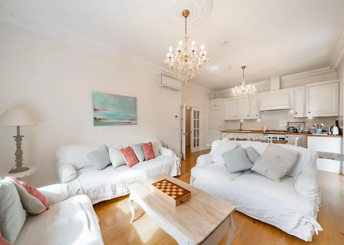 Truly Amazing 3 Bedrooms Center!!