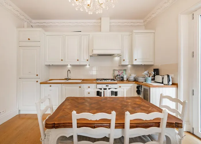 Truly Amazing 3 Bedrooms Center!! Daire