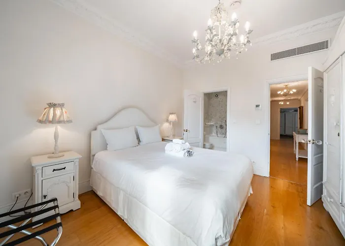 Daire Truly Amazing 3 Bedrooms Center!!