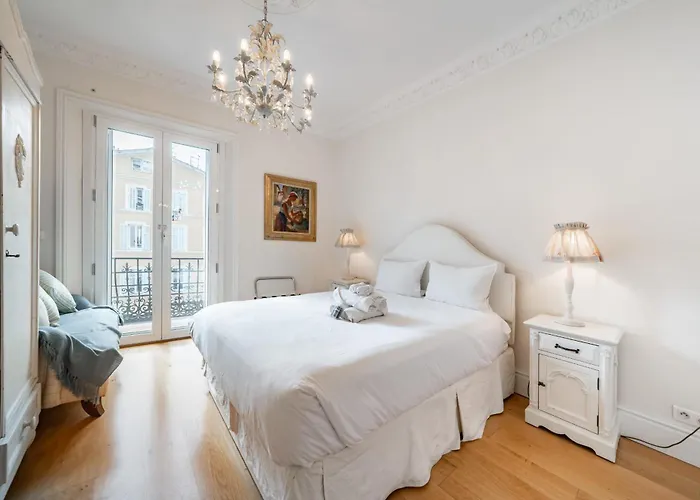 Daire Truly Amazing 3 Bedrooms Center!! Cannes