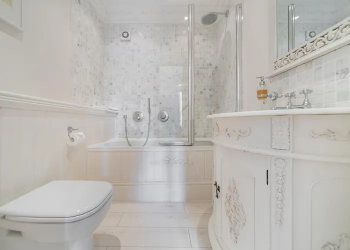 Truly Amazing 3 Bedrooms Center!! Daire