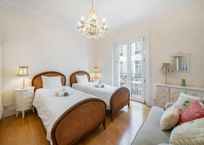 Truly Amazing 3 Bedrooms Center!! Daire