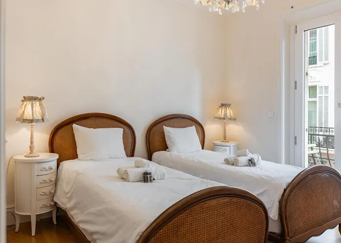 Truly Amazing 3 Bedrooms Center!!