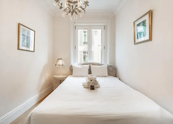 Daire Truly Amazing 3 Bedrooms Center!! Cannes