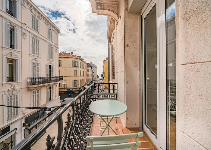Truly Amazing 3 Bedrooms Center!! Daire Cannes